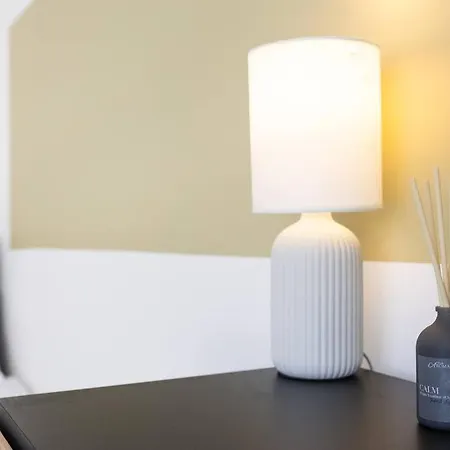 Charming House - 3 Minute's Walk To The - Free Parking, Smart Tv And Fast Wifi By Yoko Appartement