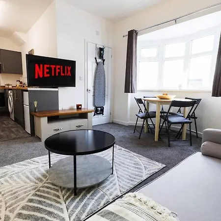 Charming House - 3 Minute's Walk To The - Free Parking, Smart Tv And Fast Wifi By Yoko Appartement Redcar