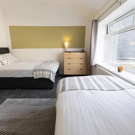 Charming House - 3 Minute's Walk To The - Free Parking, Smart Tv And Fast Wifi By Yoko Appartement
