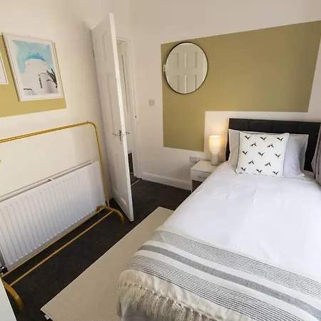 Charming House - 3 Minute's Walk To The - Free Parking, Smart Tv And Fast Wifi By Yoko Appartement Redcar