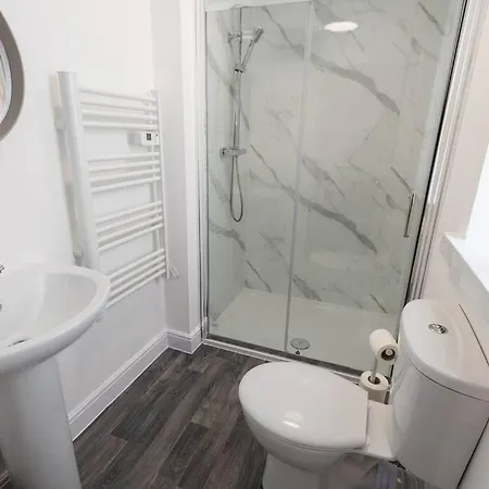 Charming House - 3 Minute's Walk To The - Free Parking, Smart Tv And Fast Wifi By Yoko