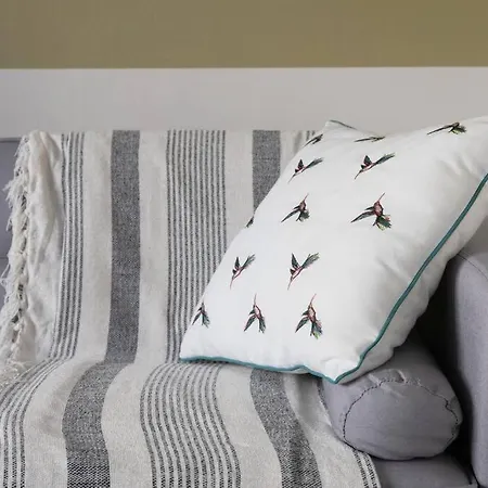 Charming House - 3 Minute's Walk To The - Free Parking, Smart Tv And Fast Wifi By Yoko *