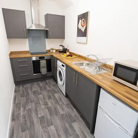 Charming House - 3 Minute's Walk To The - Free Parking, Smart Tv And Fast Wifi By Yoko *