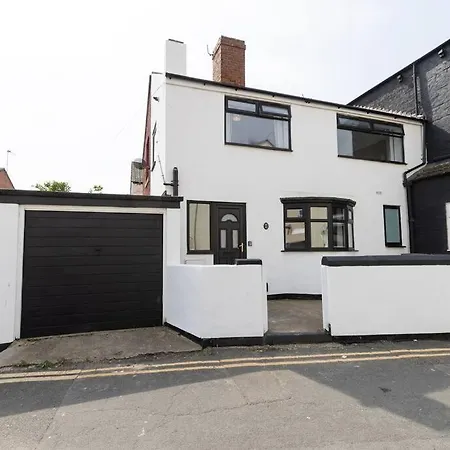 Charming House - 3 Minute's Walk To The - Free Parking, Smart Tv And Fast Wifi By Yoko *